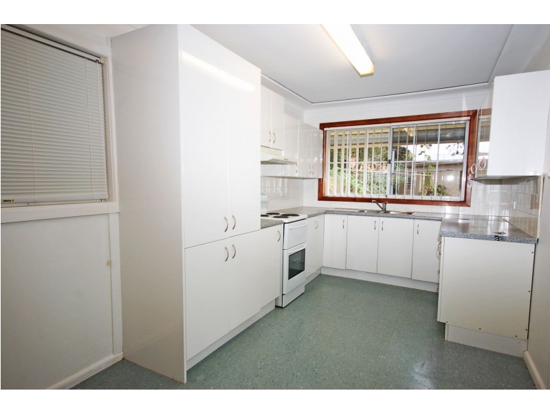 5 Deakin Place, Kirrawee NSW 2232