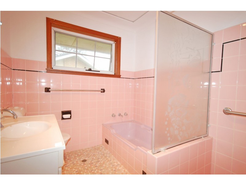 5 Deakin Place, Kirrawee NSW 2232