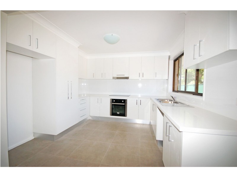 3 Deakin Place, Kirrawee NSW 2232