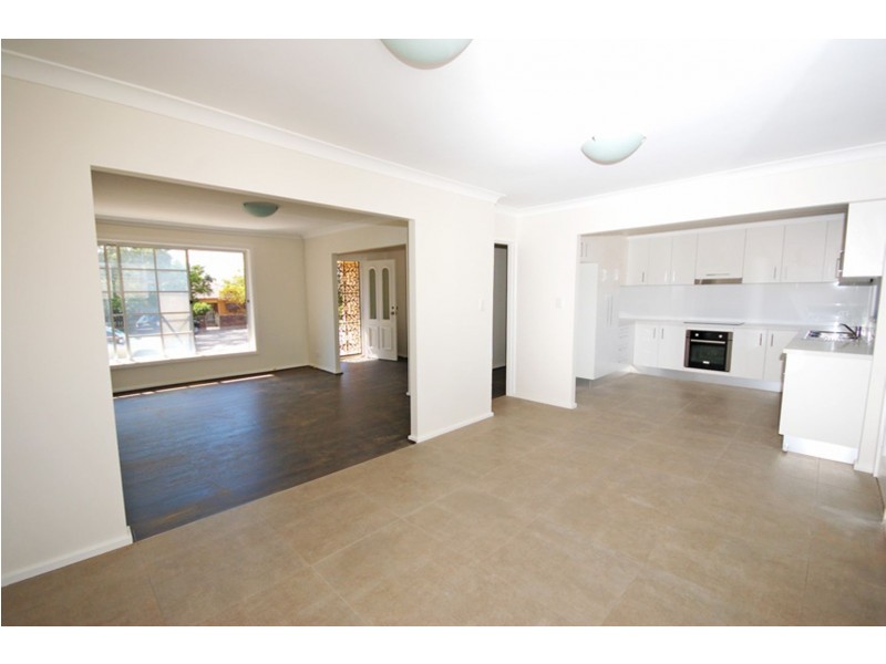 3 Deakin Place, Kirrawee NSW 2232