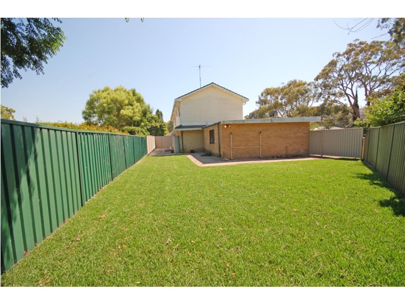 3 Deakin Place, Kirrawee NSW 2232