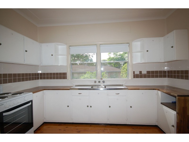 1  Deakin Place, Kirrawee NSW 2232