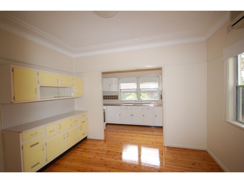 1  Deakin Place, Kirrawee NSW 2232