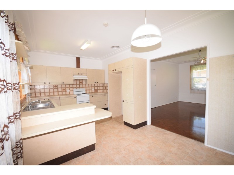 2 Bimbadeen Ave, Miranda NSW 2228