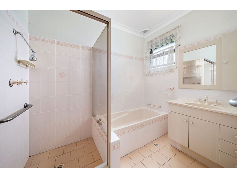 2 Bimbadeen Ave, Miranda NSW 2228