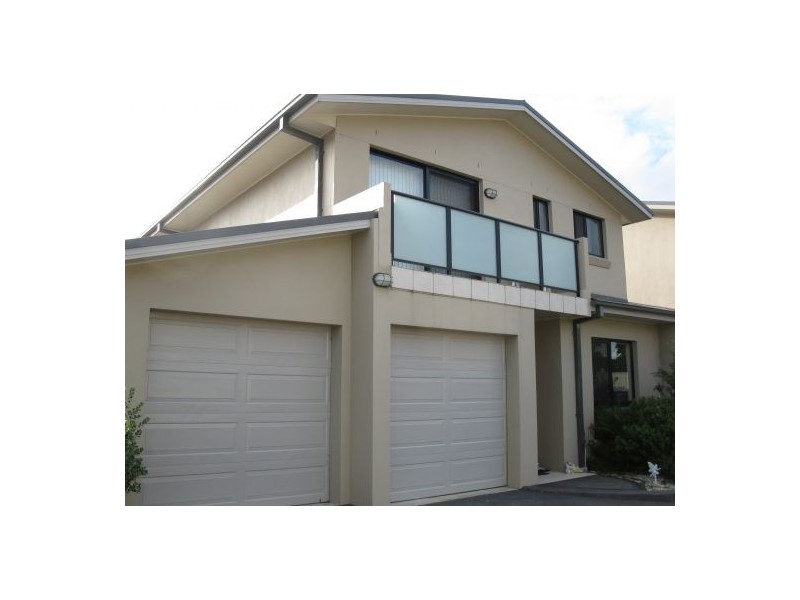 2/11 Sweet, Warners Bay NSW 2282