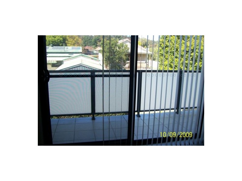 2/11 Sweet St, Warners Bay NSW 2282