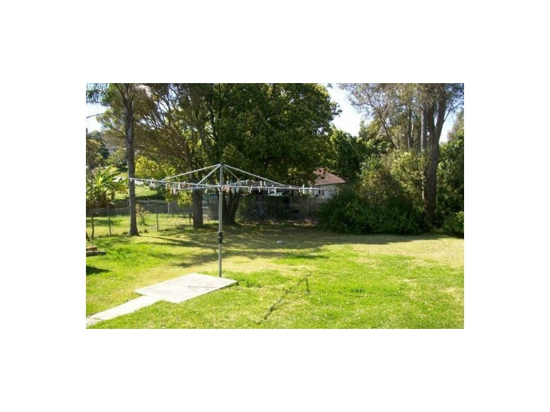 19 Leicester Av, Belmont North NSW 2280