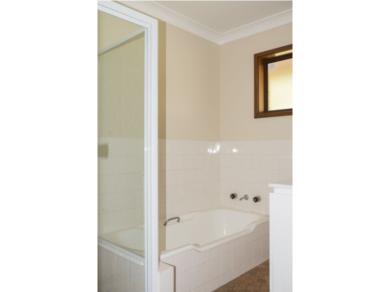 45 Garden Avenue, Warren NSW 2824