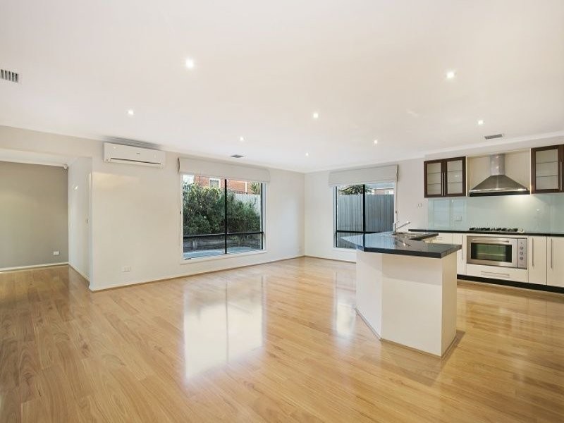 5 Nugong Place, Lynbrook VIC 3975