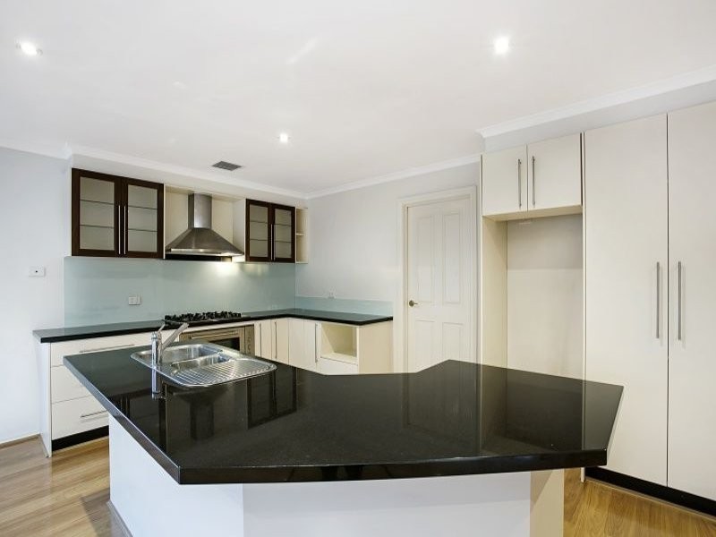 5 Nugong Place, Lynbrook VIC 3975