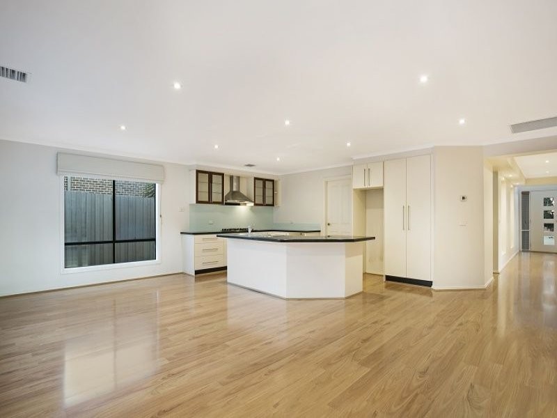 5 Nugong Place, Lynbrook VIC 3975