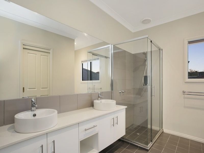 5 Nugong Place, Lynbrook VIC 3975