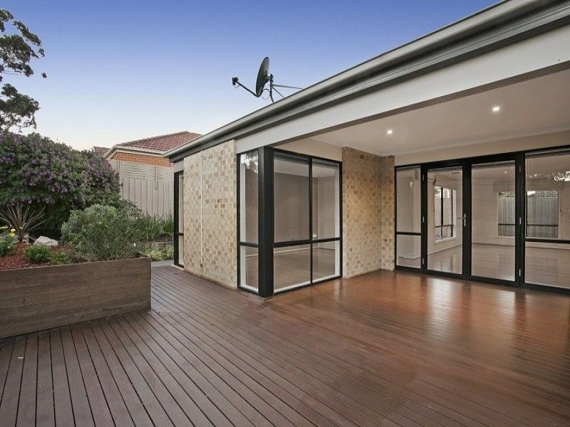 5 Nugong Place, Lynbrook VIC 3975