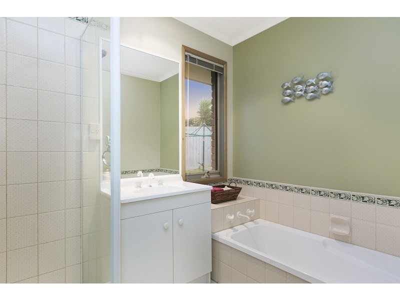 42 Strathaird Drive, Narre Warren South VIC 3805