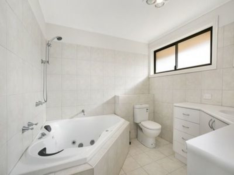 28 Sweeney Drive, Narre Warren VIC 3805