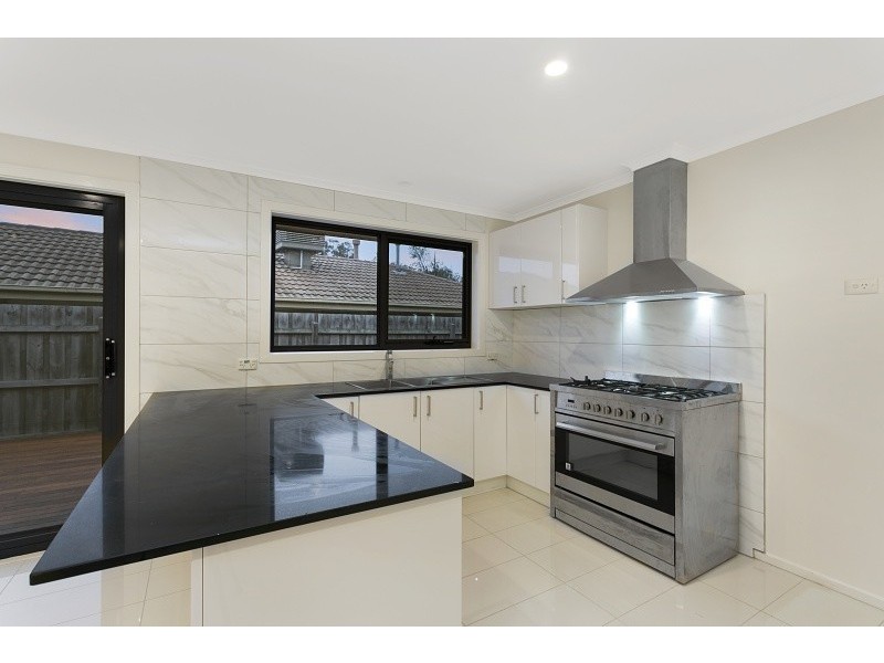 24 Tamarisk Road, Narre Warren VIC 3805