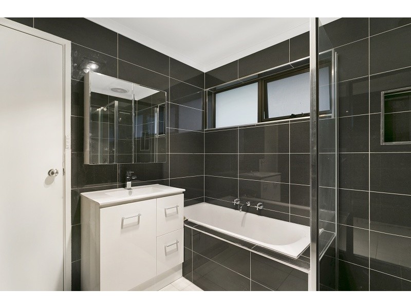 24 Tamarisk Road, Narre Warren VIC 3805