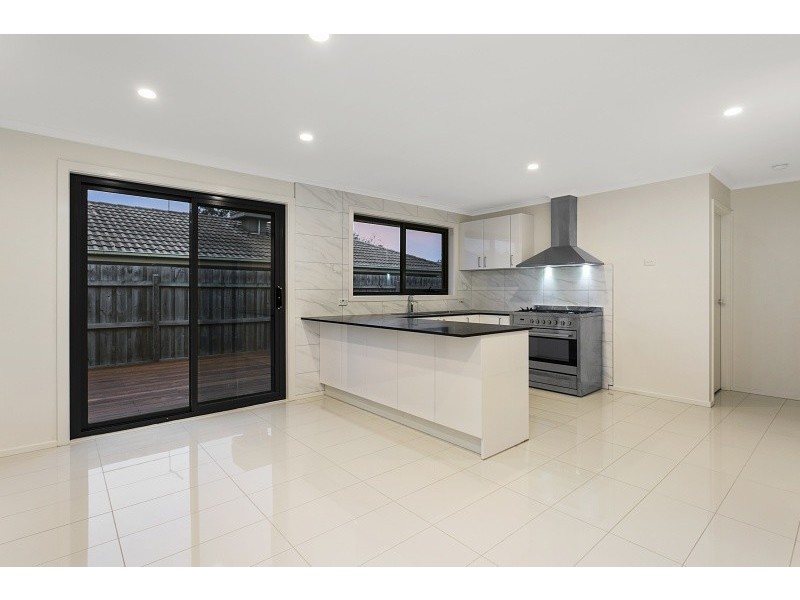 24 Tamarisk Road, Narre Warren VIC 3805