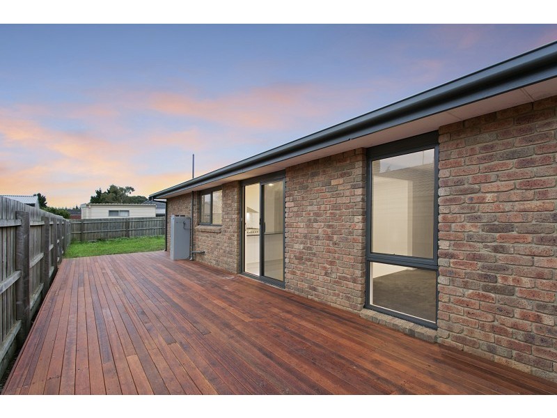 24 Tamarisk Road, Narre Warren VIC 3805