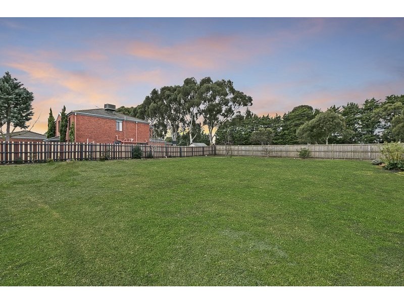 10 & 11 Damon Close, Narre Warren South VIC 3805