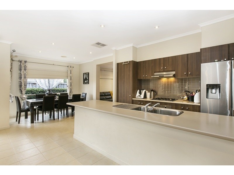 37 Golden Grove Drive, Narre Warren South VIC 3805