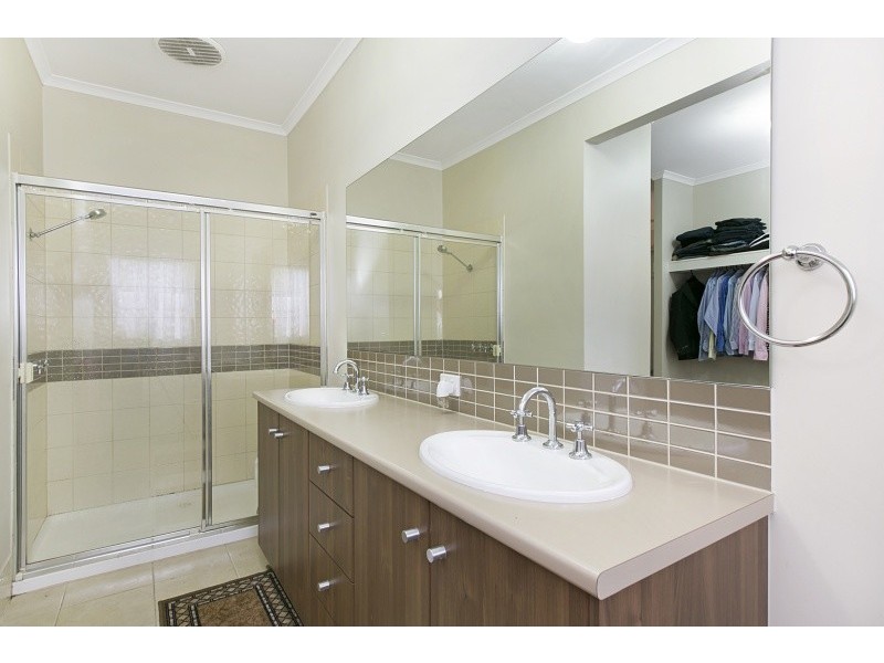 37 Golden Grove Drive, Narre Warren South VIC 3805