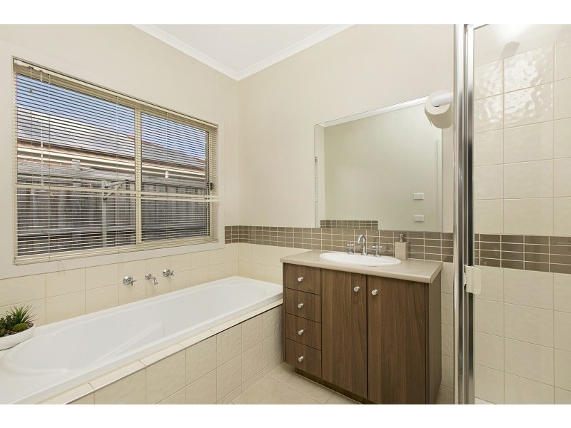 37 Golden Grove Drive, Narre Warren South VIC 3805