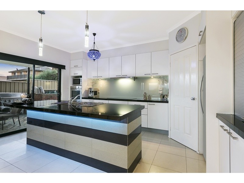 21 Wintersun Road, Berwick VIC 3806