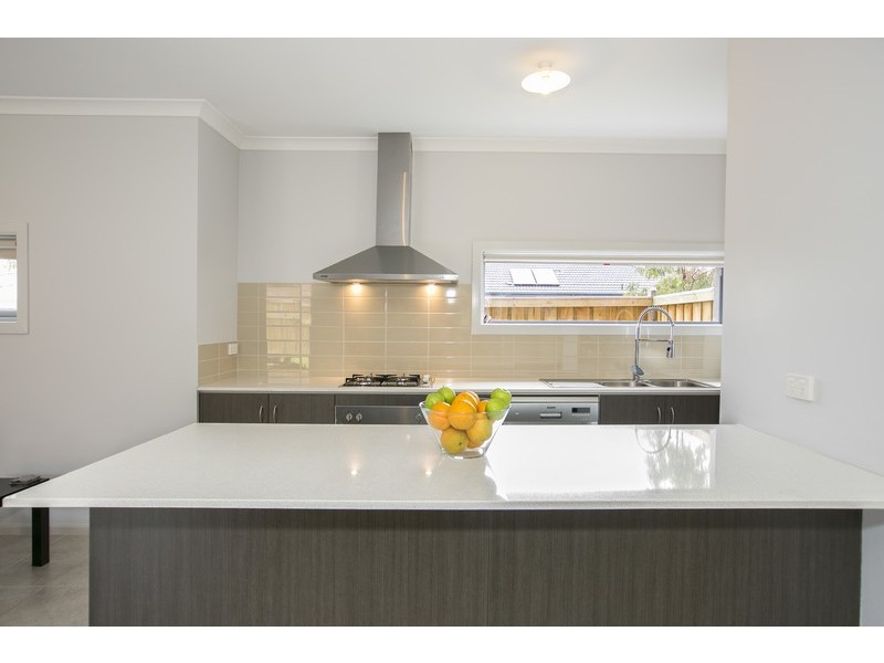 32 Pyrenees Road, Clyde North VIC 3978