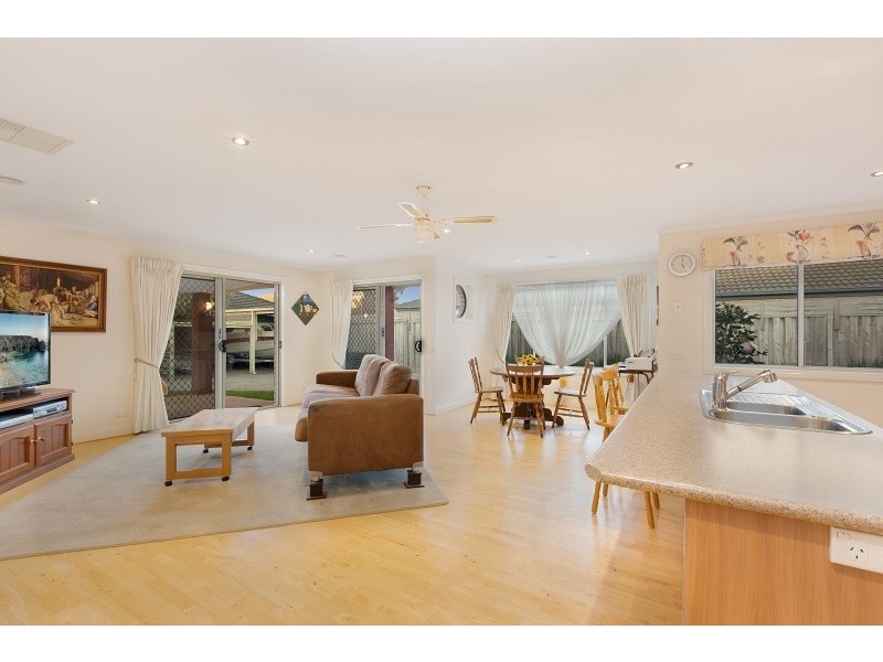 8 Red Oak Terrace, Lyndhurst VIC 3975