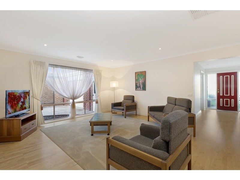 8 Red Oak Terrace, Lyndhurst VIC 3975