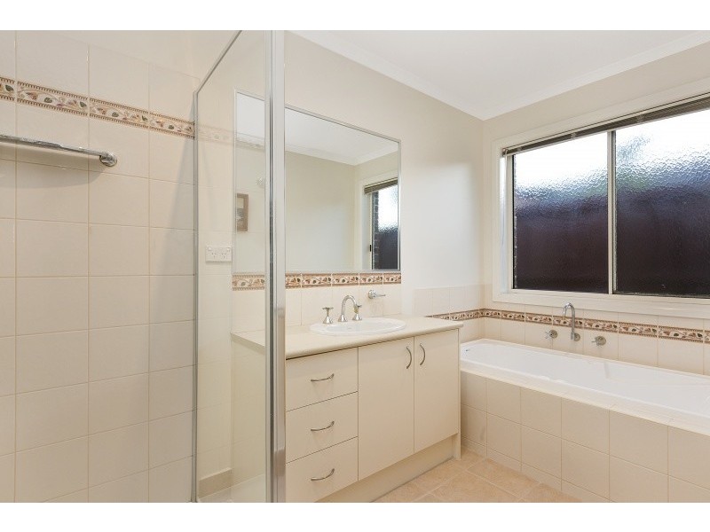 8 Red Oak Terrace, Lyndhurst VIC 3975