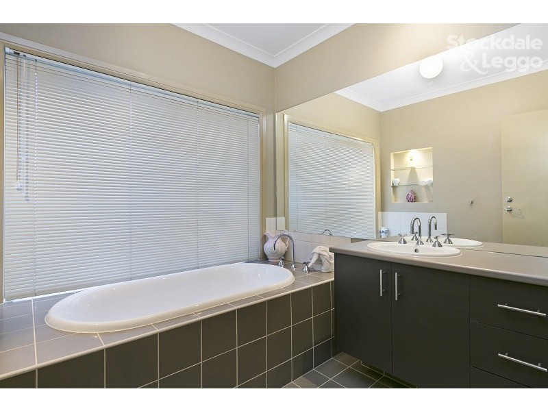 10 Lorne Court, Berwick VIC 3806