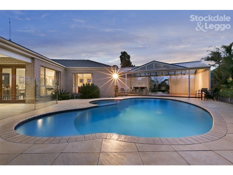 10 Lorne Court, Berwick VIC 3806