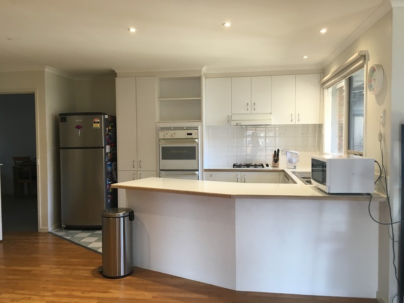 33 Murdoch Avenue, Narre Warren VIC 3805