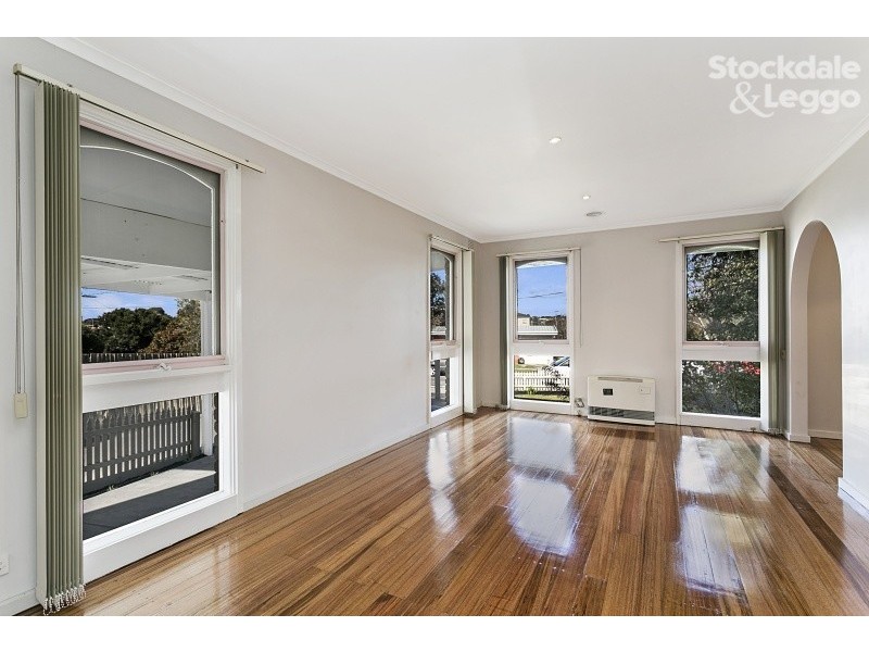 2 Meadow Wood Walk, Narre Warren VIC 3805