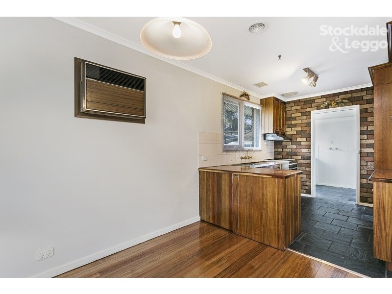 2 Meadow Wood Walk, Narre Warren VIC 3805