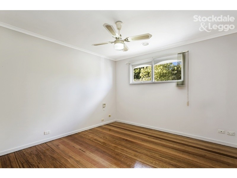 2 Meadow Wood Walk, Narre Warren VIC 3805