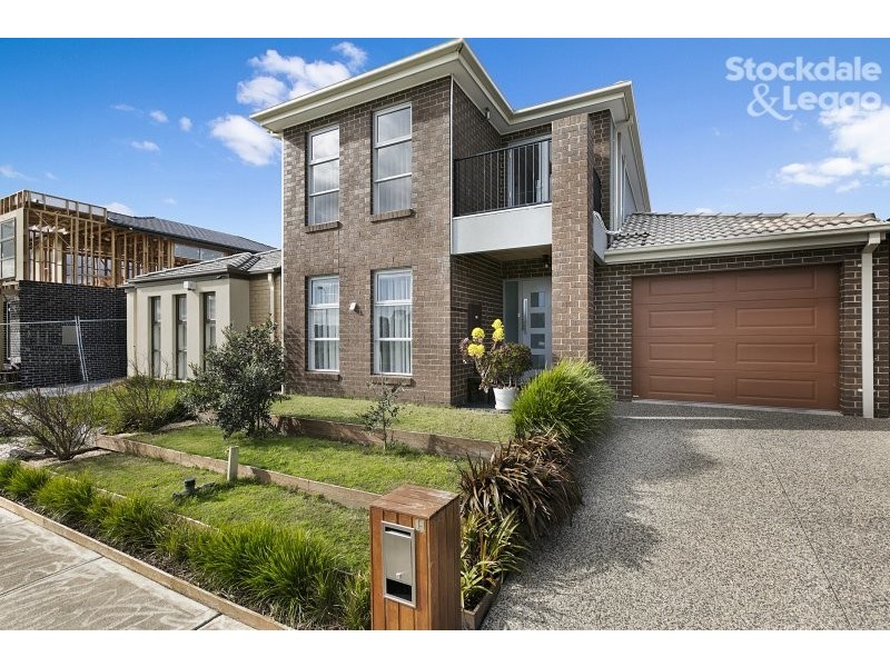 11 Sallys Run, Hampton Park VIC 3976