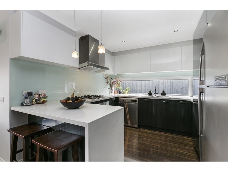 11 Sallys Run, Hampton Park VIC 3976