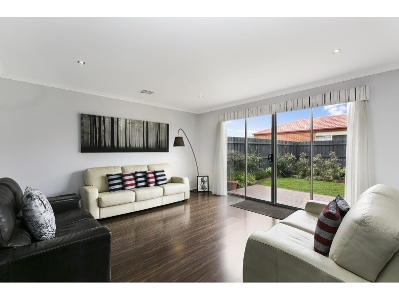 11 Sallys Run, Hampton Park VIC 3976