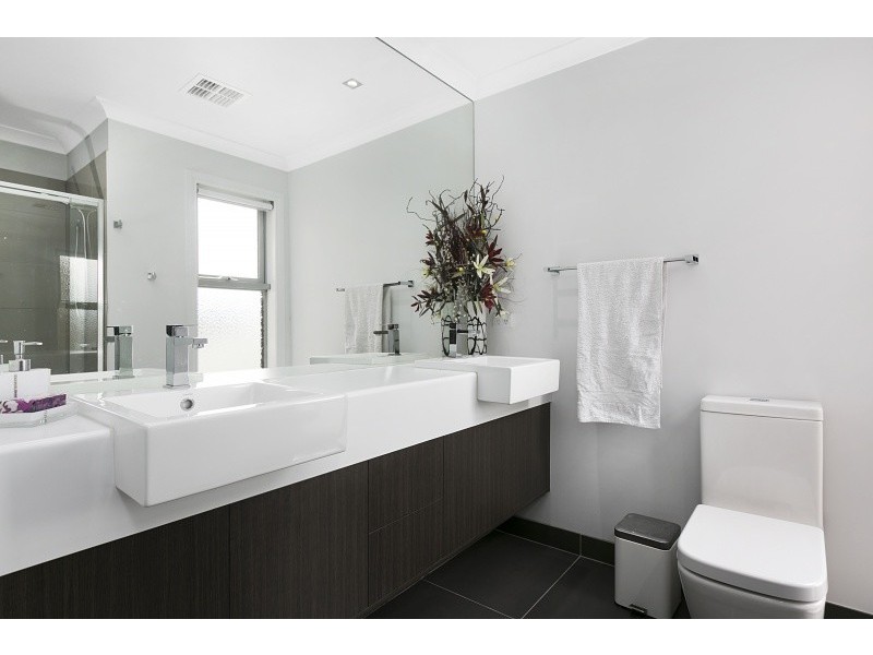 11 Sallys Run, Hampton Park VIC 3976