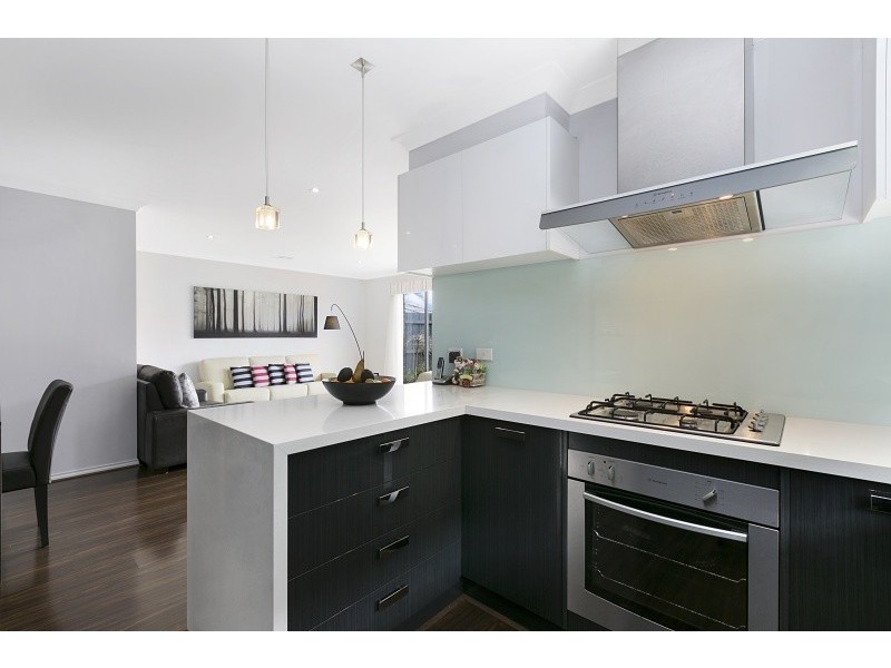 11 Sallys Run, Hampton Park VIC 3976