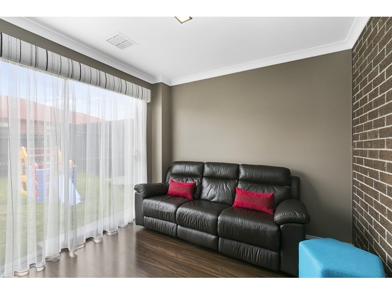 11 Sallys Run, Hampton Park VIC 3976