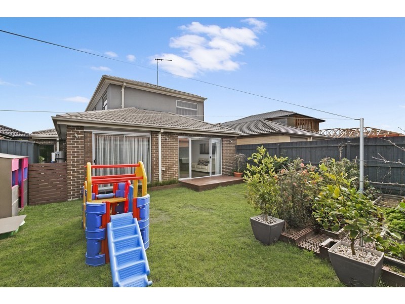 11 Sallys Run, Hampton Park VIC 3976