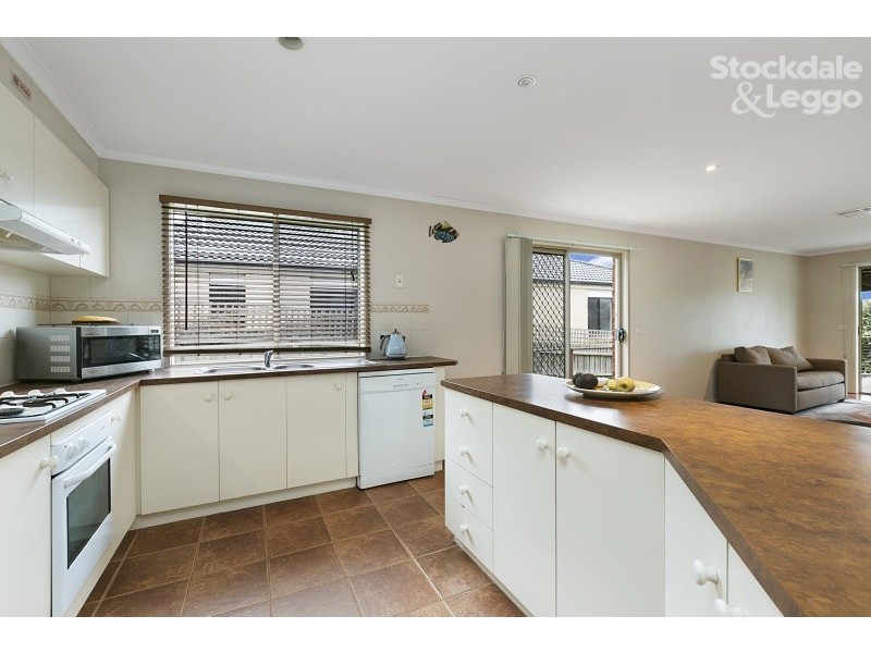 10 Sallybrook Circuit, Narre Warren VIC 3805