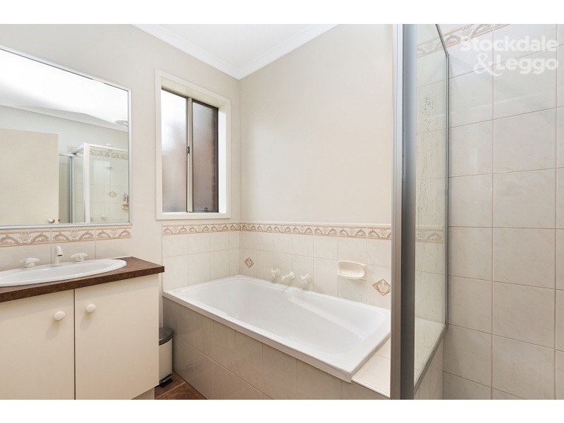 10 Sallybrook Circuit, Narre Warren VIC 3805