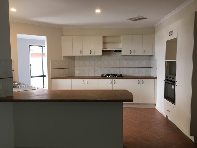 112 Harold Keys Drive, Narre Warren VIC 3805