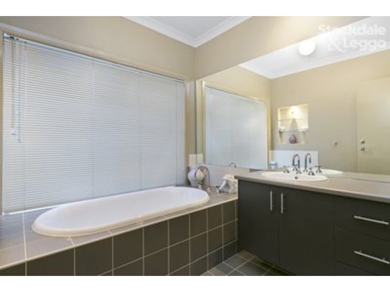 10 Lorne Court, Berwick VIC 3806